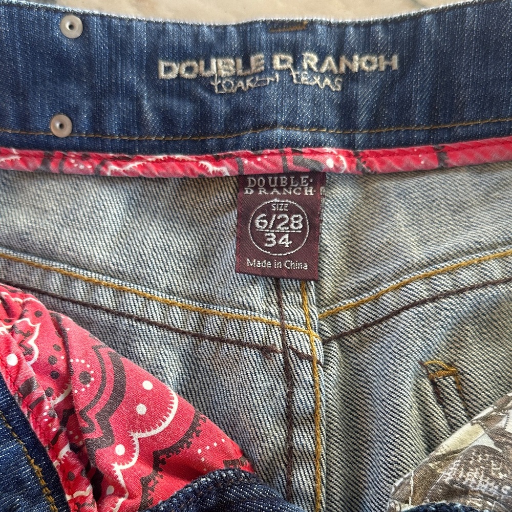 Fabulous Double D Ranch Embroidered Jeans - Size 6: 28x33 - Picture 5 of 11
